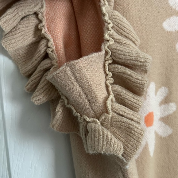 Boutique Daisy Floral Ruffle Sleeves Tan Sweater Vest, Size Small - Picture 3 of 11